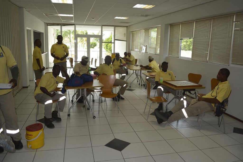 Besluit te korten op lagere salarissen is een politieke keuze van Curaçao