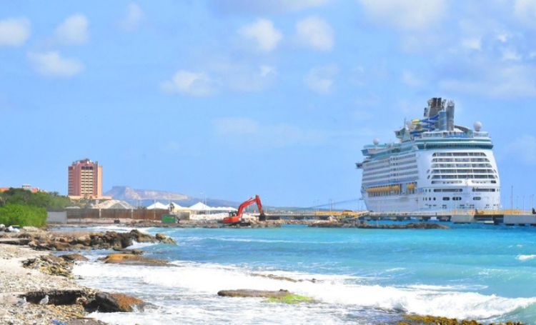 Cruisebemanningen Curaçao gewisseld