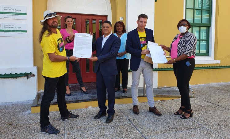 Bijna 6000 handtekeningen voor milieumaatregelen op Curaçao