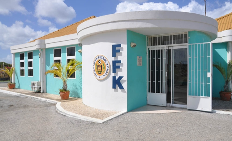 Hiddink heeft nog steeds niet getekend bij Curaçaose voetbalbond