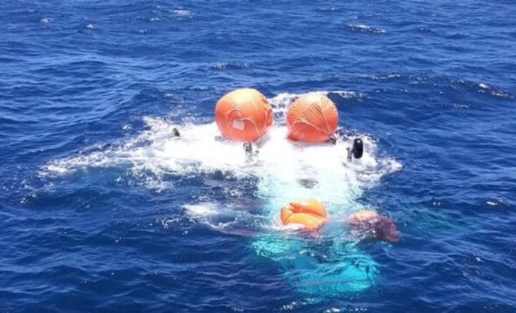 Defensie laat gedenksteen te water op plek helikopter-crash Aruba