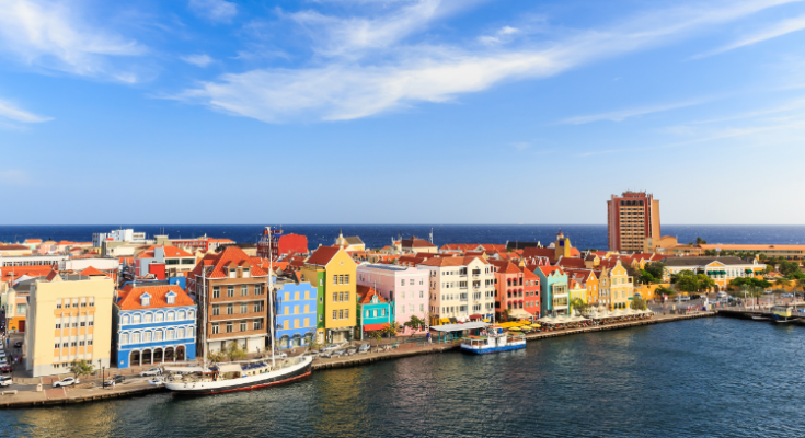 Geen verplichte quarantaine meer voor reizigers naar Curaçao