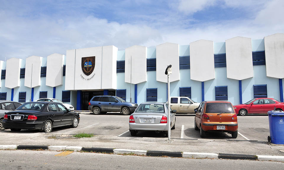 Beloning tip drugsroof politiebureau Curaçao verhoogd