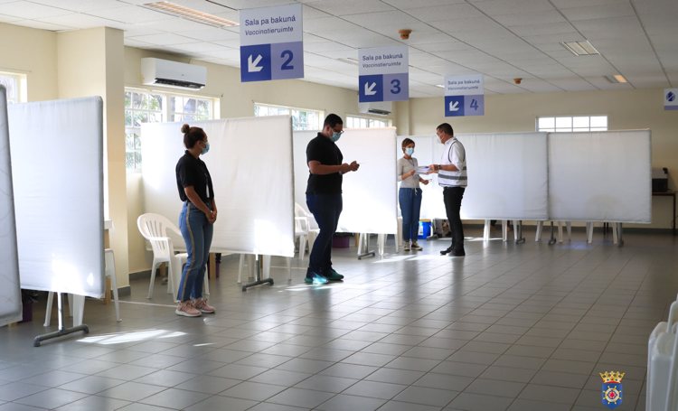 Leerkrachten en personeel noodopvanglocaties Bonaire krijgen vaccinatie