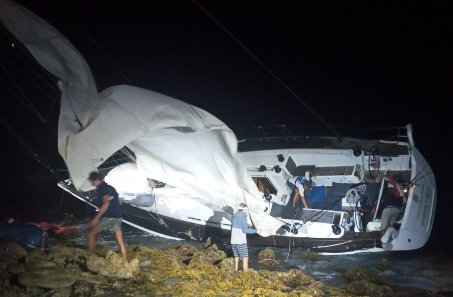 Kustwacht komt in actie bij gestrand zeilschip Bonaire