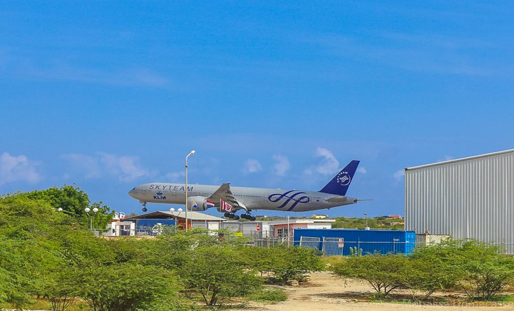 KLM Skyteam toestel landt voor het eerst op Bonaire en Aruba