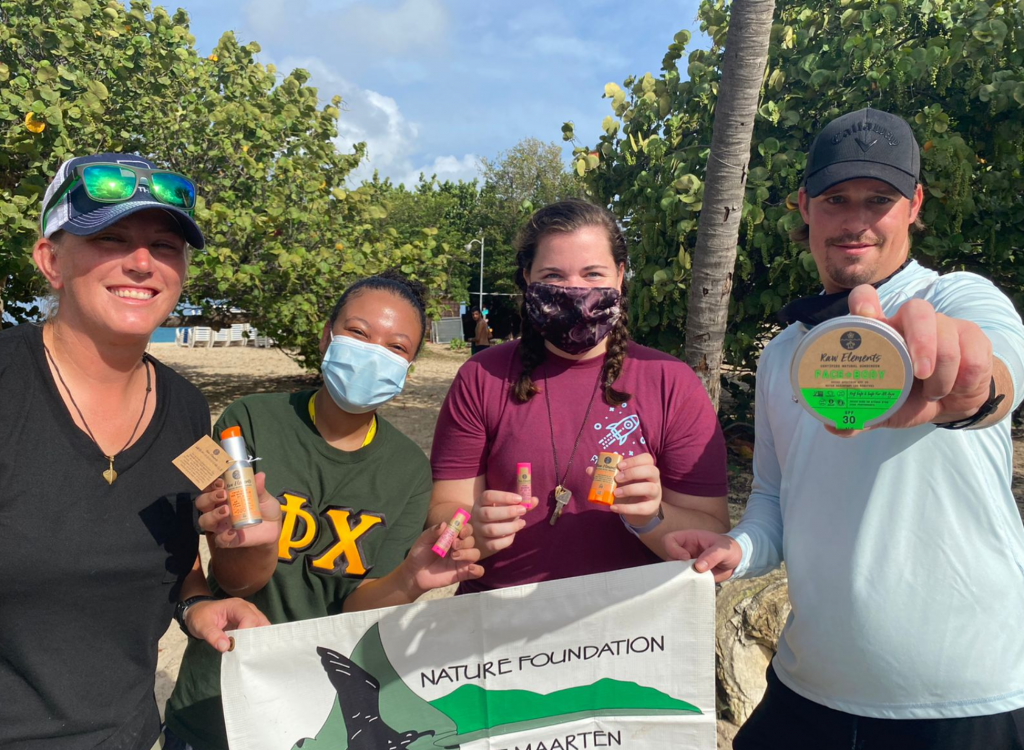 Sint Maarten maakt werk van plastic-vrije stranden