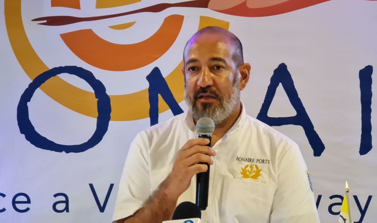 Havenmeester Bonaire ontkent logistieke problemen bij vrachtaanvoer