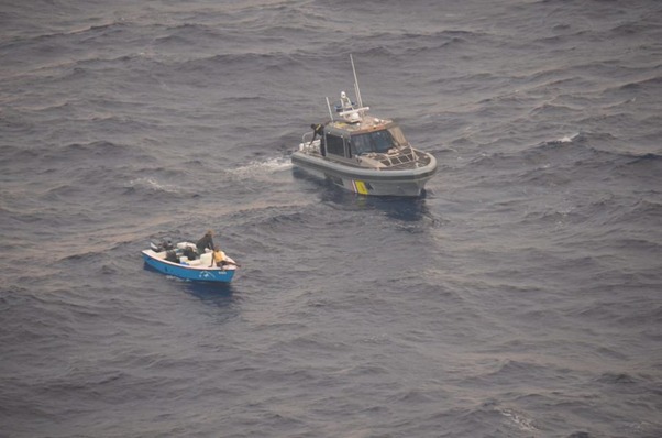 Kustwacht verkenningsvliegtuig vond vermiste vissers op open zee